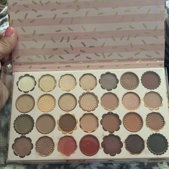 Beauty Concepts Hello Sweetness eyeshadow Palette New! - Picture 4 of 4